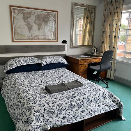 Lake Street Accommodation Oxford Bagian luar foto